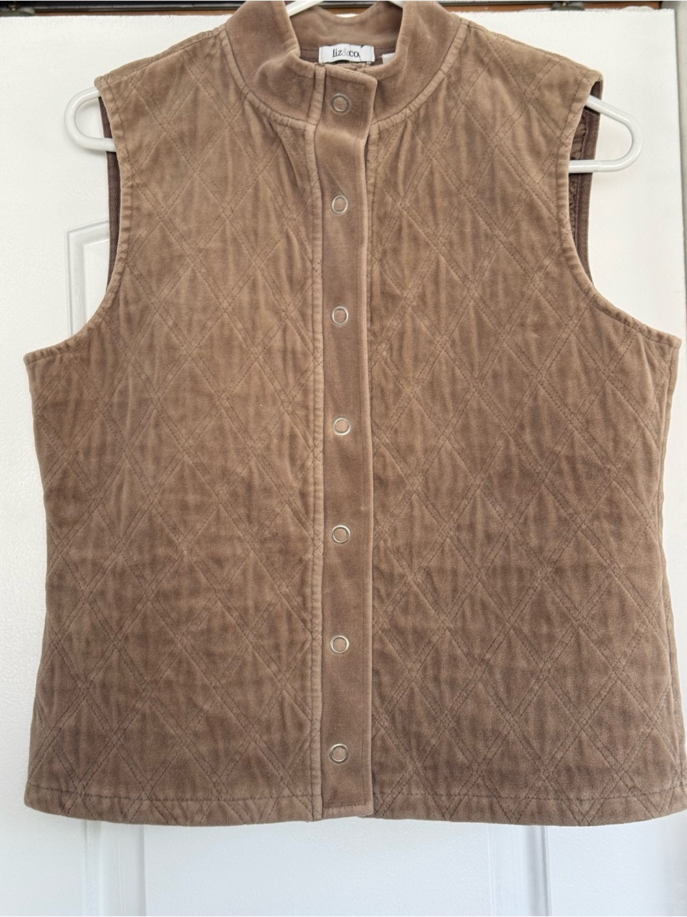 liz & co. Quilted Sleeveless Snap-Front Vest in Brown